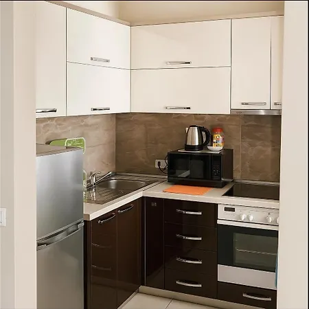 Relax & Unwind Apartamento Plazhi San Pietro